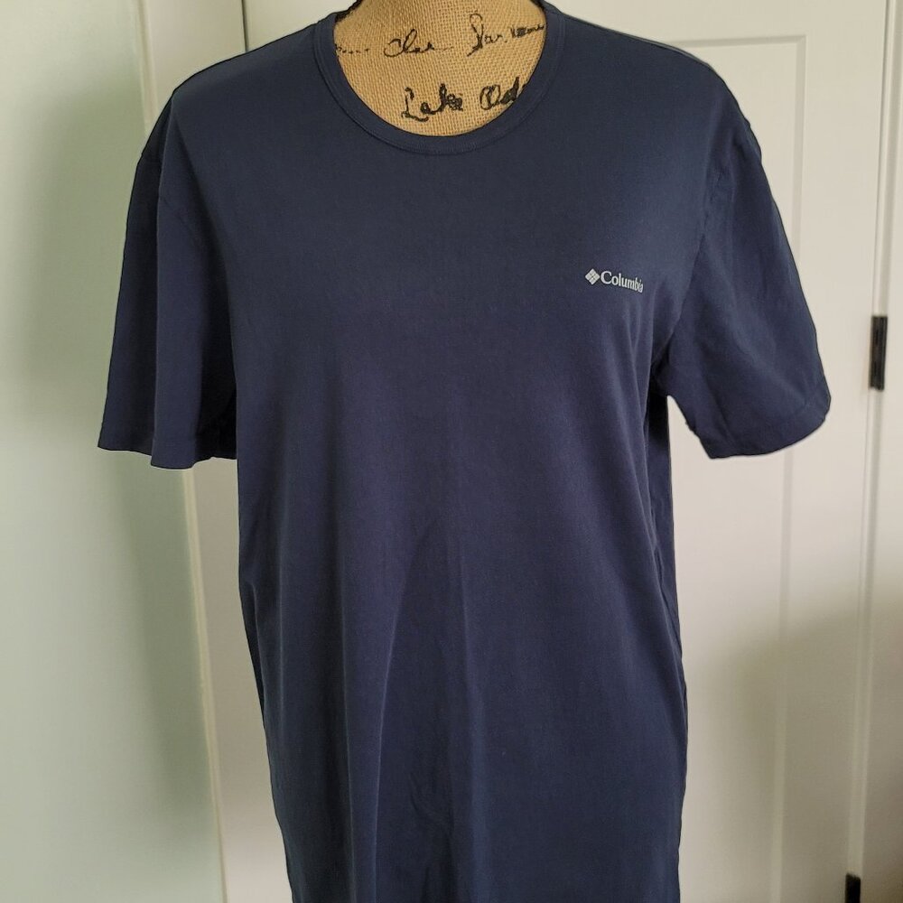 Columbia Navy T-Shirt Large, Nice pre-owned Condition.